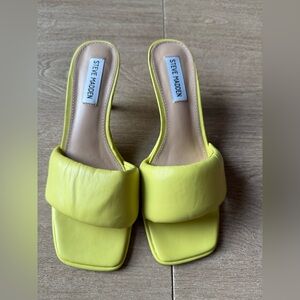 Steve Madden Snazzy Neon Citron Padded Kitten Heel Mules 7.5 Y2K spring summer